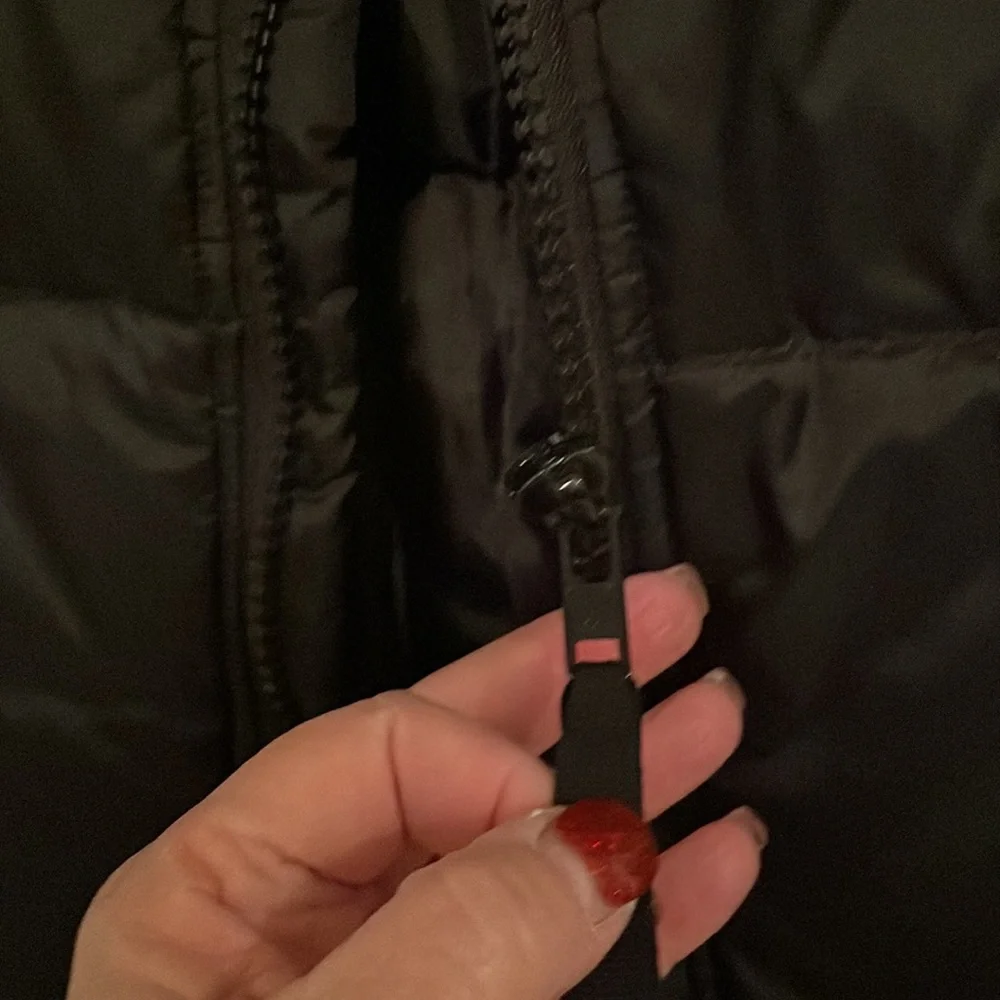 Winter Puffer Vest: Black size Small. CS ACTIVE - Picture 5 of 10